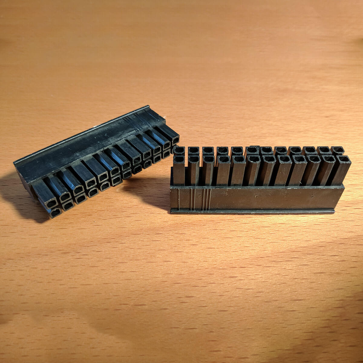 24 pin ATX male csatlakozó 1 24 pin ATX male csatlakozó