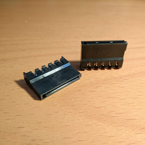 SATA 90° csatlakozó